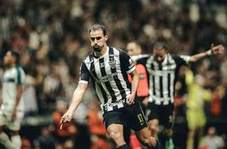 Minda tenta levar perigo ao gol de Pedro Morisco –