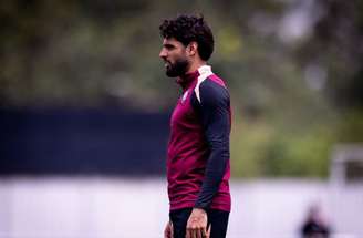 Seedorf comandou mais um treino à frente o Corinthians –