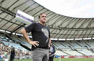 Cuca ao lado de Gabigol depois da vitória do Santos –