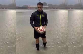 Chuva alaga gramado e impede realização de jogo entre Peña Deportiva e UCAM Murcia, na Espanha – Reprodução de vídeo