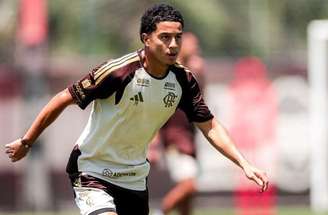Valencia só entrou em uma partida desde que chegou ao Flamengo –