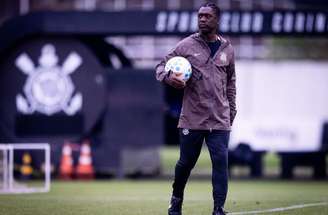 Seedorf  não poderá estar à beira do campo pelo Corinthians contra o Vitória –