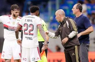 Flamengo faz 3 a 0 e Jardim exalta a força do elenco.