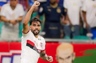 Paquetá, ao centro, entra e faz um golaço neste Flamengo 3 a 0 sobre o Bahia.