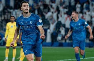 Jogadores comemoram o gol da vitória marcado por Martinelli –