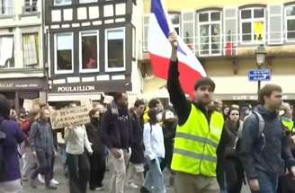Manifestantes vão às ruas na França –