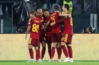 Roma domina Bratislava e vence a primeira na Champions –