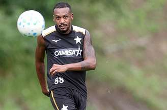 Edenilson não se firmou como titular do Glorioso –