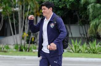 Thiago Silva vai para o “sacrifício” para atuar no sintético –