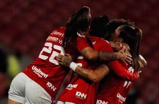 Vingadoras e Gurias Coloradas mediram forças na nesta terça (20), na Arena MRV-