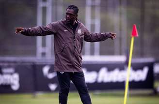 Seedorf terá todo o retorno dos titulares no treino desta quarta –