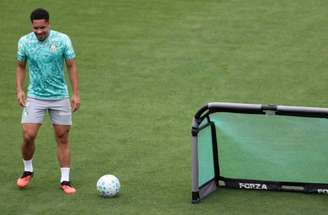 Abel Ferreira durante treinamento do Palmeiras nesta quinta-feira (22) –