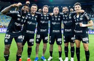 No jogo com quarteto, Coutinho fez seu primeiro gol com a camisa do Santos –