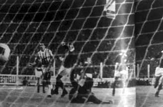 Base do Palmeiras-1968. Em pé: Geraldo, Valdir, Osmar, Baldochi, Dudu e Ferrari. Agachados: Suingue, Tupãzinho, Servilio, Ademir Da Guía e Rinaldo.