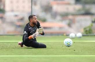 Everson ao lado de Gabriel Delfim –