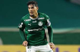 Gustavo Gómez em campo pelo Palmeiras diante do Fluminense –