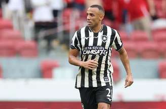 Marçal acertou um chute no travessão –