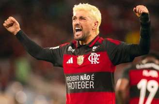 Bernard coloca o Galo na frente no clássico com o Flamengo. 