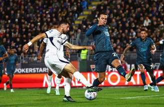 Sem jogar bem, Inter conta com gols contra para vencer o Venezia –