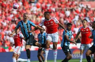 Internacional e Grêmio com o Banrisul como patrocinador master em 2024-