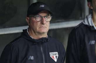 Erick Pulga se antecipa a Pedro Lima e corre para festejar o segundo gol do Bahia sobre o São Paulo.