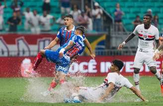 Antes dos dez minutos, Bahia abre 2 a 0 no São Paulo.