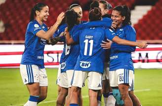 Marília, de coxa, anota o gol da classificação das Cabulosas para  final da Libertadores –
