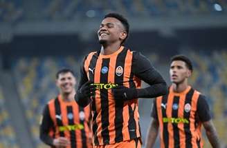 Alisson Santana saiu do banco e garantiu a vitória do Shakhtar –