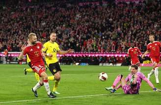 Alexander Hassenstein/Getty Images - Legenda: Bayern e Borussia ficam no 2 a 2 pelo Campeonato Alemão