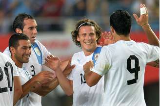 <p>Forlán liderou o Uruguai com dois gols no primeiro tempo</p>