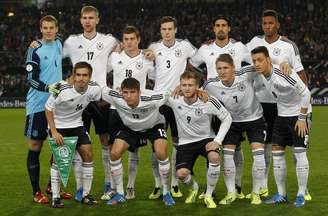 Seleção de futebol da Alemanha posa para foto antes de partida contra Irlanda pelas eliminatórias para a Copa do Mundo de 2014, em Colônia. A seleção da Alemanha vai encerrar a preparação para a Copa do Mundo de 2014 com um amistoso contra a Armênia, em 6 de junho, antes de viajar para o Brasil, informou a equipe nesta sexta-feira. 11/10/2013.