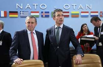 <p>O ministro ucraniano das Relações Exteriores, Andriy Deshchytsia, e o secretário-geral da Otan, Anders Fogh Rasmussen, participam de reunião entre ministros das Relações Exteriores da Otan e da Ucrânia, em Bruxelas</p>