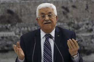 <p>O presidente palestino, Mahmoud Abbas, voltou a reclamar da demora de Israel em libertar prisioneiros, decisão que vem prejudicando os esforços dos Estados Unidos de salvar as negociaçõe de paz </p>