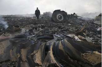 <p>Destroços do avião da Malaysia Airlines que caiu na região de Donetsk, no leste da Ucrânia</p>