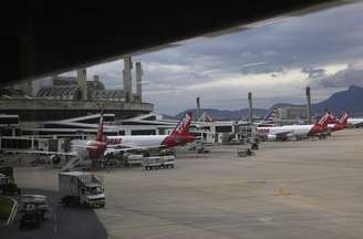 <p>Aviões estacionados no aeroporto do Galeão, no Rio de Janeiro</p>