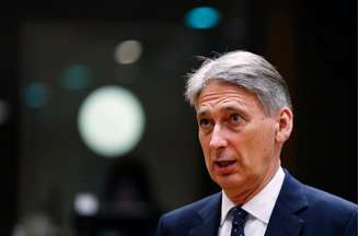 Secretário do Exterior britânico, Philip Hammond, chega para encontro de chanceleres em Bruxelas. 09/02/2015