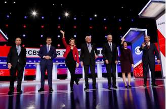 Pré-candidatos presidenciais democratas em palco de debate na Carolina do Sul
25/02/2020
REUTERS/Randall Hill