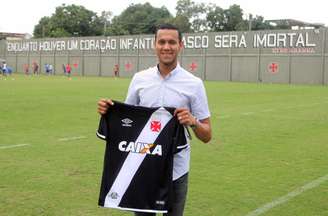 Souza é cria do Vasco e pode retornar em 2021, quando acaba o contrato com o time turco (Foto: Divulgação)