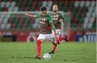 O argentino Jorge Correa é o camisa 8 do Marítimo, de Portugal (Foto: Reprodução/Instagram)