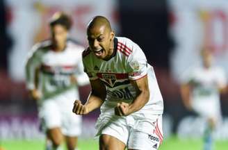 Bruno Alves vem correspondendo na defesa titular do São Paulo (Foto: STAFF Conmebol)
