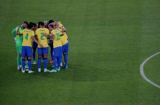 Jogadores da Seleção Brasileira conversam antes de decisão