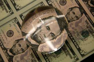 Dólar sobe 0,29%, a R$5,1900, nos primeiros negócios
26/03/2015. 
REUTERS/Gary Cameron/File Photo