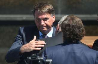 Moraes prorroga inquérito contra Bolsonaro por associar vacina contra covid à aids
