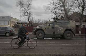 Blindado russo na região de Lugansk, leste da Ucrânia