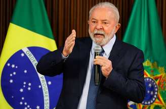 Lula diz que pode concorrer à reeleição em 2026 se contexto exigir e tiver saúde