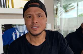 Luis Fabiano terá filha fora do casamento, acusa esposa 