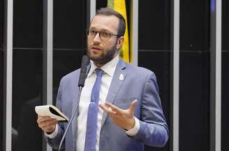 Dep. Filipe Barros pedirá explicações a embaixadora sobre reforma da embaixada americana de Brasília