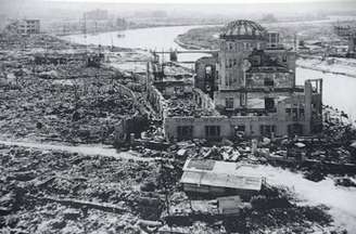 O Genbaku Dome, a estrutura do único edifício que permaneceu de pé perto do local onde a primeira bomba atômica explodiu em 6 de agosto de 1945, é hoje o Memorial da Paz de Hiroshima. GC photographer/Shutterstock