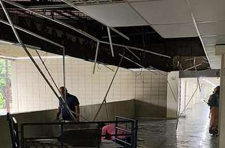Chuvas desta segunda causam queda de forro em prédio da FEA, na USP.