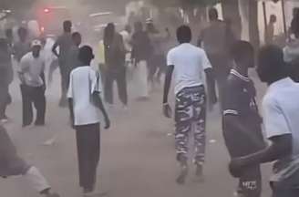 Uma multidão apedrejou a casa do falso profeta após a eliminação do Mali – Reprodução de vídeo